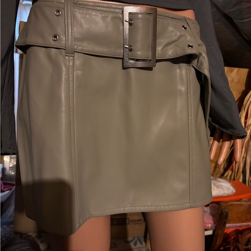 Ladies ASOS Gray Mini Skirt Size 8